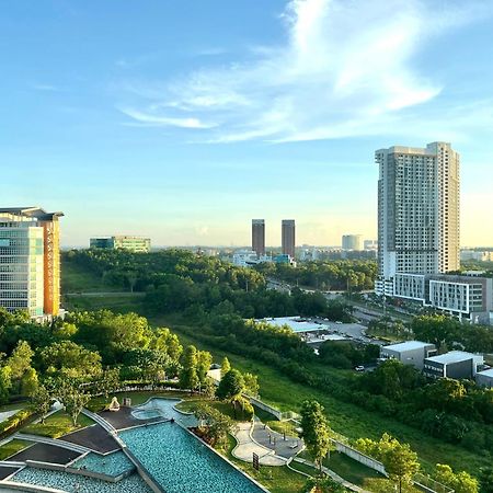 Cozy Hyve Soho Suites Cyberjaya Exterior photo